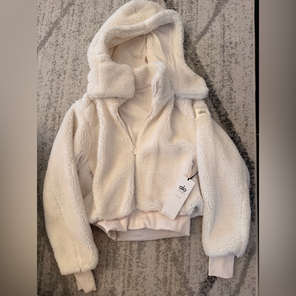 ALO Yoga Ivory / White Foxy Sherpa Fleece Jacket NEW size small